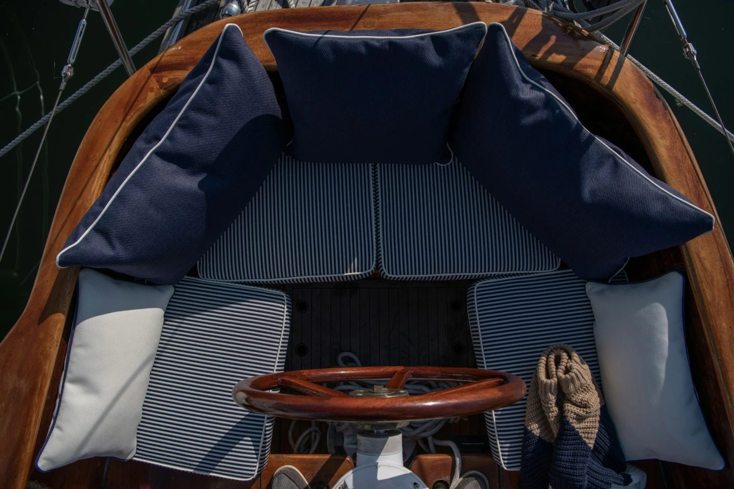 Plain Cushion 40x65 Cm, Navy 3 Plain Cushion 40x65 Cm, Navy - Image 3